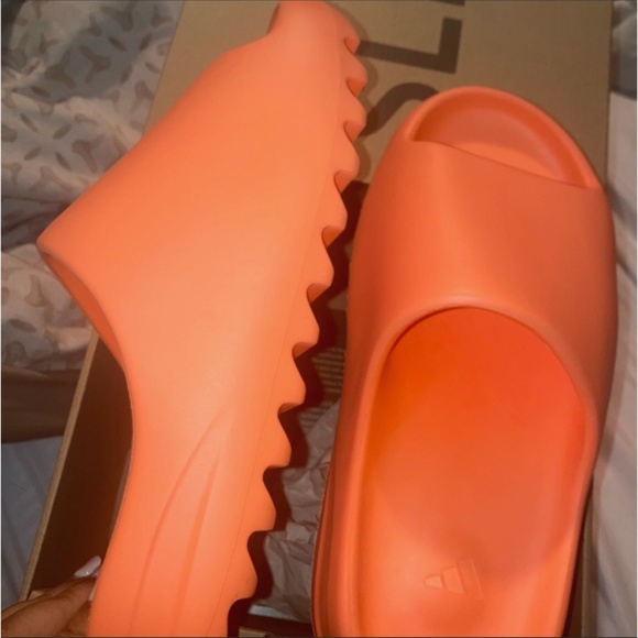 Yeezy slides - Picture 2 of 3